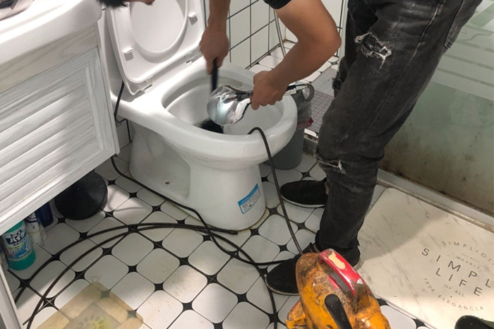 南口街道疏通下水道