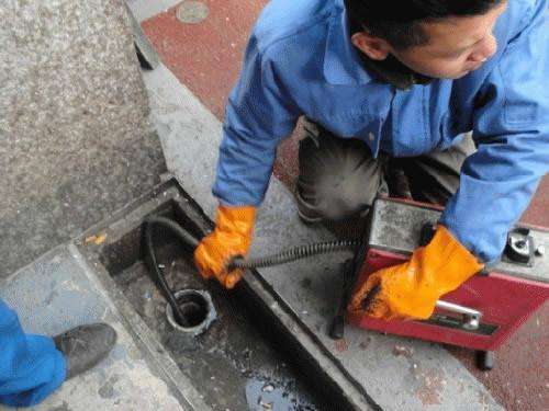 南口街道疏通下水道