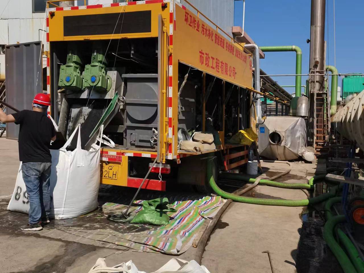 南口街道淤泥压干处理