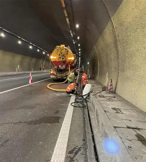 南口街道隧道排水渠清淤